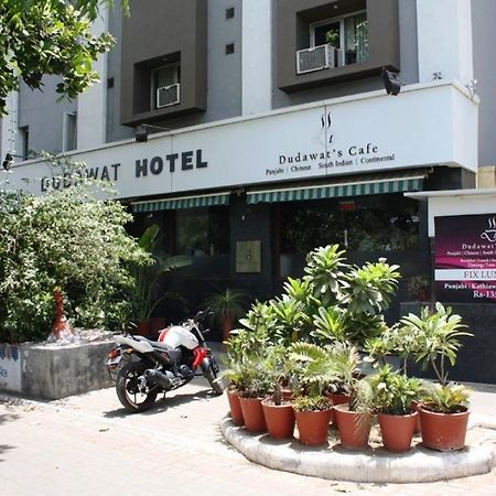 Hotel Dudawat Ахмедабад Экстерьер фото