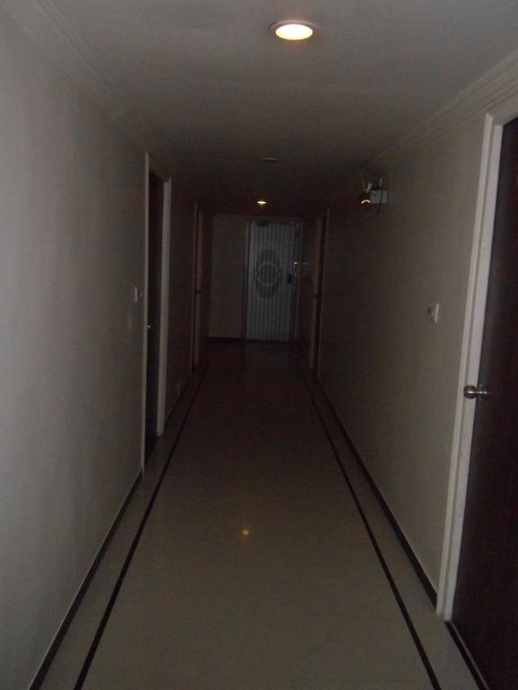 Hotel Dudawat Ахмедабад Экстерьер фото